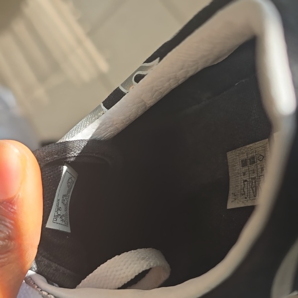 Vans - Picture 3 of 3